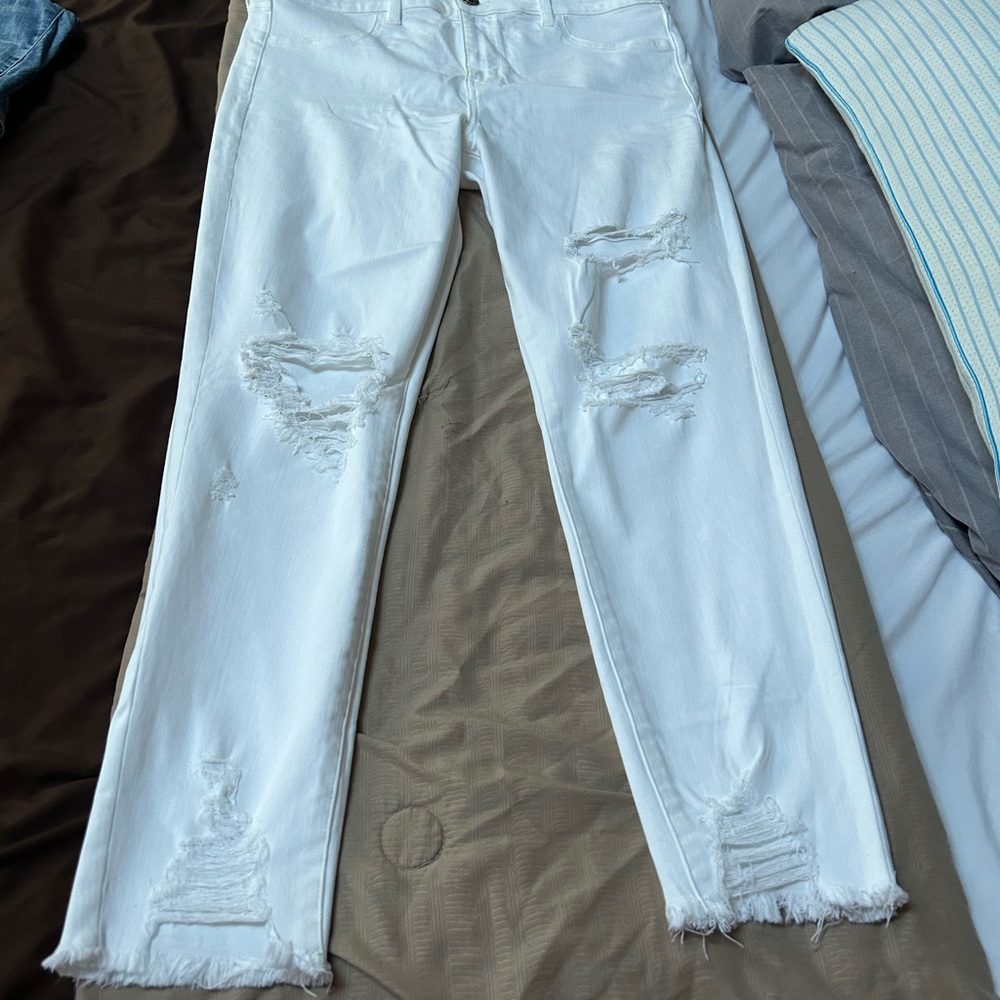 Size 16 American eagle white distressed jeans. Great condition